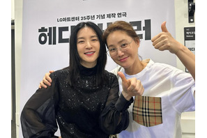 「女神同士」イ・ヨンエ、キム・ソンリョンの仲睦まじいツーショット “若々しい”【PHOTO】 画像