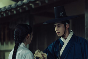 イ・ジェウク、衝撃シーンの直後に誕生日サプライズ!?　Netflix「呑金／タングム」映像 画像