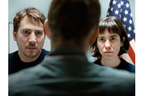 別々の尋問であぶり出される…『入国審査』予告編公開 画像