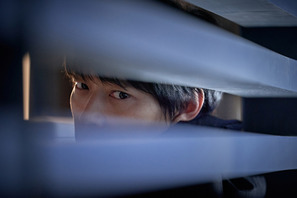 カン・ドンウォンが鋭いまなざし向ける『プロット 殺人設計者』新場面写真＆冒頭映像 画像