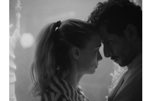 水槽のロブスターから恋人同士の会話が広がる『ラ・コシーナ／厨房』本編映像 画像