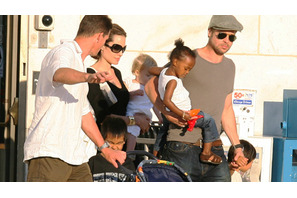 仕事に子育てにがんばる、アンジェリーナ・ジョリーの夏 画像