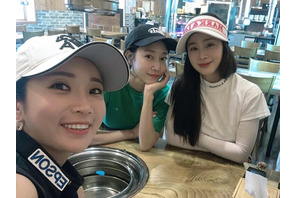 45歳!?キム・テヒ、美脚＆若々しさに驚きの声…義妹イ・ボミらと“美女ゴルフ会”を満喫【PHOTO】 画像