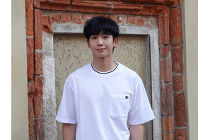 女性ファンの心を鷲掴み！チョン・ヘイン、イタリアで見せた爽やかビジュアルに絶賛の声【PHOTO】 画像