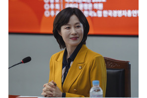 大物政治家役で物語を揺るがす、最終回目前の『労務士のノ・ムジン』にムン・ソリが特別出演 画像