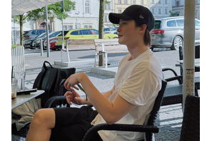 「完全に沼」イ・ジョンソク、筋肉美際立つ夏の“彼氏ファッション”に視線集中！【PHOTO】 画像