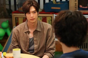 「可愛すぎる」「癒し」もふもふの“将軍”と遊ぶナ・イヌの映像公開「初恋DOGs」 画像