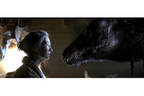 鋭いツノと凶暴な牙で人間に襲い掛かる！『子鹿のゾンビ』予告編 画像