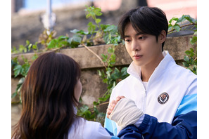 『巫女と彦星』で見せた圧巻の二重人格、チュ・ヨンウが1人2役で魅せるギャップに注目 画像