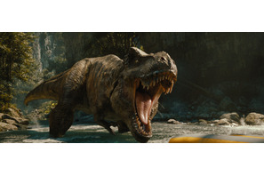 恐竜たちが縦横無尽に暴れ回る！『ジュラシック・ワールド／復活の大地』大迫力の特別映像 画像