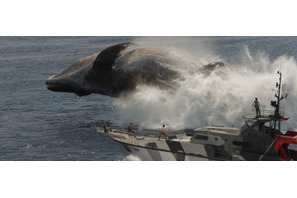 スカーレット・ヨハンソン、命懸けでモササウルスのDNAを狙う『ジュラシック・ワールド／復活の大地』本編映像 画像