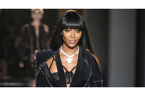 ナオミ・キャンベル、「ヴェルサーチ」のランウェイでサプライズのカムバック！ 画像