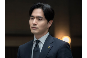 イ・ジヌクが魅せるギャップの魔法、『エスクワイア』で見せた静かな支配力 画像