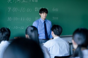 「意識しまくって挙動不審」…恋する磯村勇斗“健治”の行動に視聴者多数反応「僕達はまだその星の校則を知らない」第6話 画像