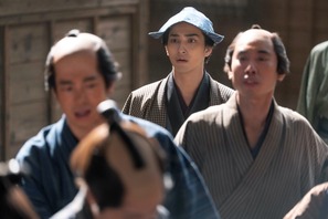 「怖くてたまりません」「体張りすぎ」…生田斗真“治済”のある行動に視聴者恐怖「べらぼう」32話 画像