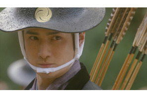 「アクスタ熱望」「スピンオフが観たい」中村隼人“長谷川さま”のメイキング動画にファン歓喜「べらぼう」 画像