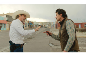 コロナ禍で起こった小さな町の選挙戦が暴動に発展!? アリ・アスター監督『エディントンへようこそ』予告＆シーン写真 画像