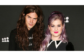 ケリー・オズボーン、有名シェフで恋人のマシュー・モスハートと婚約 画像