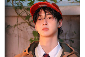 チャン・ドンユンが多彩な表情で魅了、クラシックと秋が交差するビハインド写真公開 画像