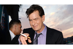 チャーリー・シーンがついにおじいちゃんに！ 画像