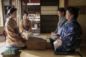 「ばけばけ」第32回あらすじ・場面写真　ヘブンの家に向かうトキを花田旅館の面々が出迎える…11月11日放送 画像