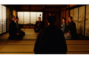 「一橋被害者の会」「八犬士ならぬ六犬士」「サンダーボルツ」横浜流星＆井上祐貴＆冨永愛らオフショットにコメント欄が大喜利状態「べらぼう」 画像