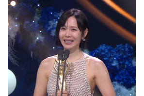 2度目の主演賞に感激…ソン・イェジン、出産後の復帰が大成功！「夢がまた叶った」 画像