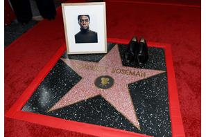 『ブラックパンサー』故チャドウィック・ボーズマンがハリウッドの殿堂入り 2828番目の星を獲得 画像