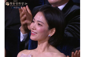 「1秒映っても美しい」客席でほほえむ姿が話題のソン・ヘギョ、舞台裏ショット公開【PHOTO】 画像