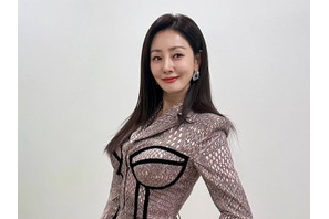 “奇跡の51歳” オ・ナラ、勇気を出した衣装がぴったり！美しい佇まいに目が釘付け【PHOTO】 画像