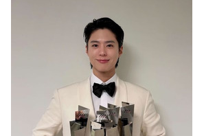 “ケミ職人” パク・ボゴム、「AAA 2025」で5冠達成。女優キム・ユジョンとは“レジェンドカップル”に！ 画像