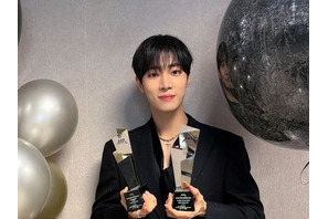 “今年がんばった” 俳優チュ・ヨンウが「AAA」で2冠！「素敵な年末プレゼントのようです」 画像