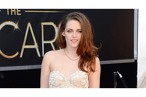 クリステン・スチュワート、しつこいパパラッチを激しく罵倒 画像