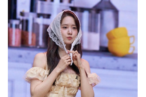 『暴君のシェフ』ユナ、女神ビジュアルで魅せた！“目が離せない”舞台裏ショット【PHOTO】 画像