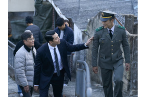 劇中とは真逆の雰囲気…ヒョンビン主演『メイド・イン・コリア』撮影現場のビハインド写真【PHOTO】 画像