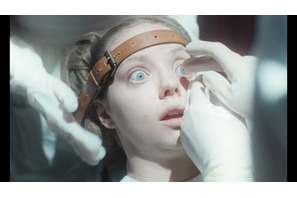 絶叫が響き渡る！麻酔なしで行う昔々の痛烈な美容術3選『アグリーシスター』コンセプトムービー 画像