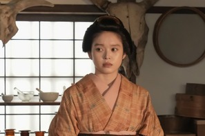 「ばけばけ」第74回あらすじ・場面写真　ヘブンが山橋薬舗にいると知ったトキは、探しに訪れるが、中にはヘブンの姿はどこにも見当たらない…1月15日放送 画像