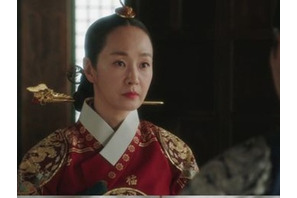 『世子が消えた』で優雅さとカリスマを放つ大妃ミョン・セビンの“凄み” 画像