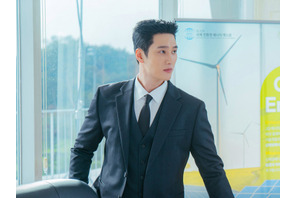 アン・ボヒョンの正体に騒然…“ギャップ全開”のスーツ姿に胸キュン！『スプリング・フィーバー』 画像