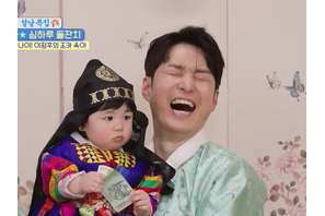 18歳年下の日本人女性と結婚した俳優シム・ヒョンタク、愛息ハルくんの1歳祝いで号泣「妻は僕の酸素呼吸器」 画像
