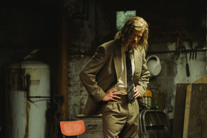 ヒントは「蜂」「地下」「宇宙船」のみ！天才作曲家が明かす、型破りな音楽づくりとは？『ブゴニア』メイキング映像解禁 画像