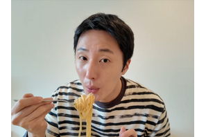 『太陽を抱く月』チョン・イル、日本で一人暮らし中！手際が良すぎる「料理男子」っぷり炸裂【PHOTO】 画像