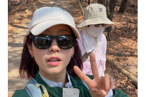 育児から解放されたパク・シネの近況。元気に登山中の姿に“ほっこり”【PHOTO】 画像