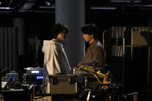 中村倫也と神木隆之介が対峙！ 映画『君のクイズ』、物語の核心に迫る緊迫の場面写真20点解禁 画像