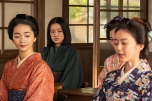 「風、薫る」第22回あらすじ・場面写真　英語の得意な直美と多江が中心となり、洋書の翻訳作業を進めるが…4月28日放送 画像