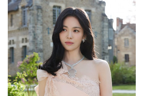 女優ソン・ヘギョ、パリで魅せた圧倒的な美しさ…大胆なシースルードレス姿に女優仲間もうっとり【PHOTO】 画像