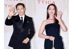 イ・ビョンホン＆イ・ミンジョン夫妻、夫婦揃って公の場に！洗練された黒のペアルックを披露【PHOTO】 画像