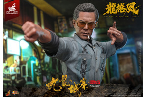 『トワイライト・ウォリアーズ』より、ルイス・クー演じる「龍兄貴」がフィギュアに！ 叉焼飯などアクセサリーも充実 画像