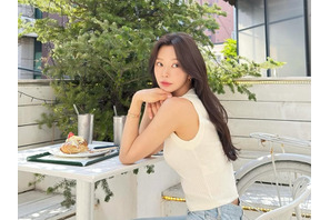 女優イ・ジュビン、花咲くテラスで美しさ全開！爽やかなカフェタイムに反響【PHOTO】 画像