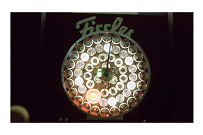 60個の鍋で制作された巨大なフィスラー時計が初お披露目に 画像